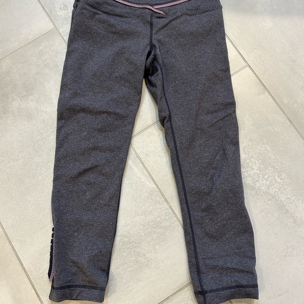 Lululemon Athletica Gray Leggings with Elastic Waistband and Ankle Trim